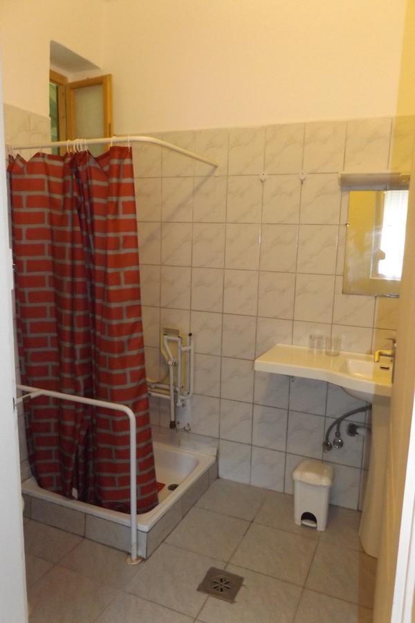 Opusztaszeri Mozes Vendeghaz Hotel Ngoại thất bức ảnh
