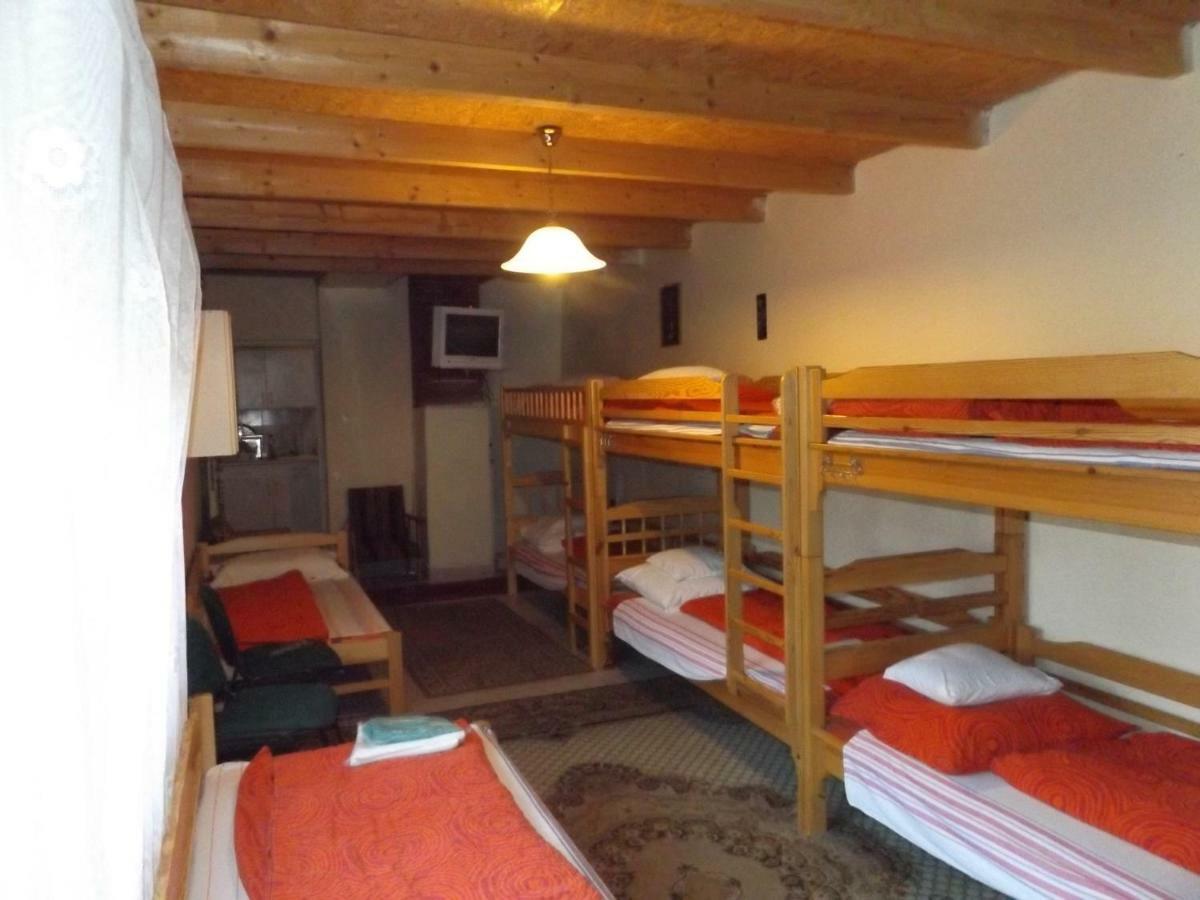 Opusztaszeri Mozes Vendeghaz Hotel Ngoại thất bức ảnh